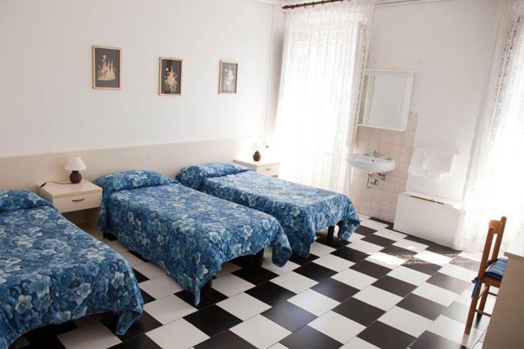 Pensione Rittmeyer Trieste Ruang foto