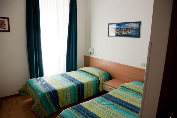Pensione Rittmeyer Trieste Ruang foto